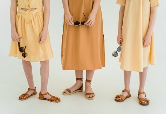 Hoe je enkellaarsjes kunt dragen bij praktisch elke outfit in je garderobe