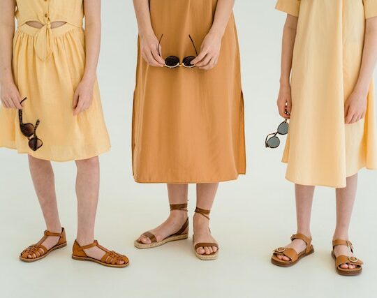 Hoe je enkellaarsjes kunt dragen bij praktisch elke outfit in je garderobe